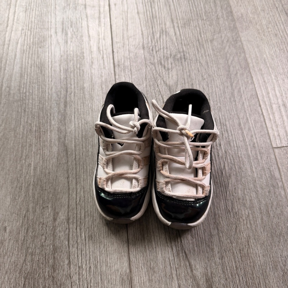 Jordan 11 Toddler Size 6C White Black Patent Leather